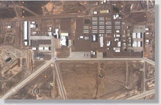 Vista aérea da base de Groom Lake, em Nevada,  conhecida como "Área 51"