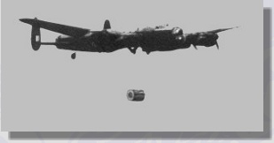 Bombardeiro Lancaster lança a mina criada para atacar as barragens